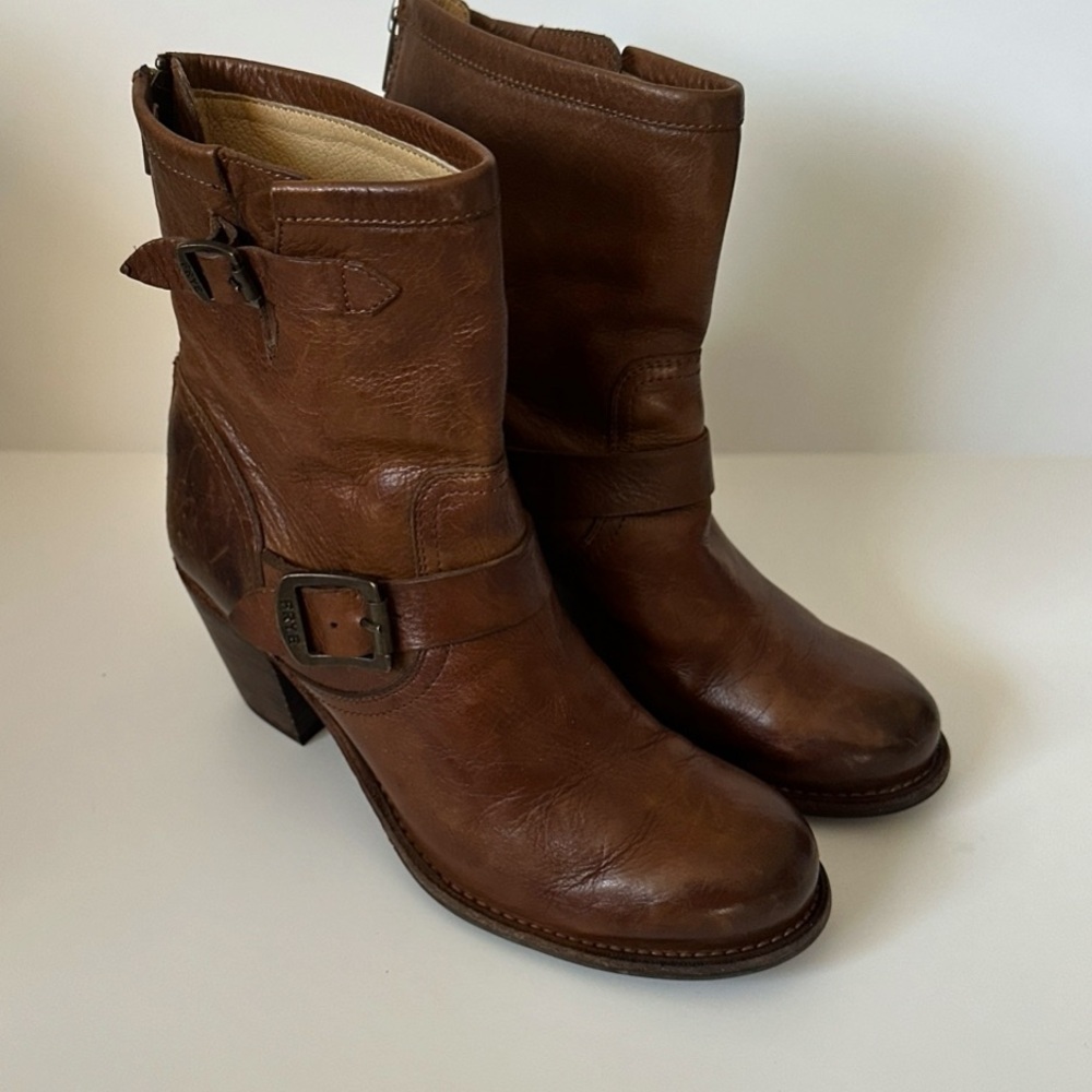 Frye Women's Karla Engineer Heel Boots In Cognac Size 8.5